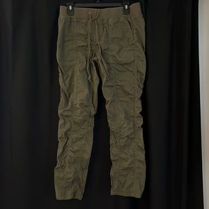 Army green cargo scrunch pant. Cropped like jogger